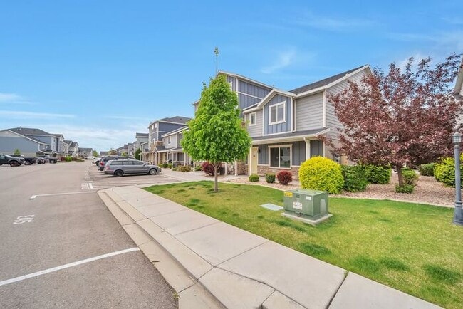 Building Photo - Awesome 2 Story Townhome in Vineyard with ...