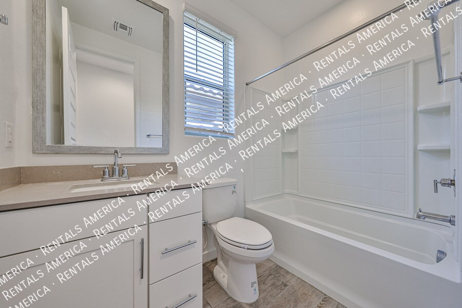 Building Photo - 1625 W la Mirada Dr
