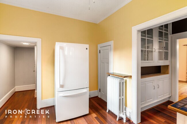 Building Photo - Charming Tudor Home in Historic Grove Park...