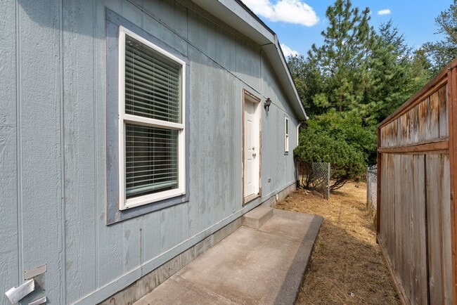 Building Photo - 6422 SE 144th Ln