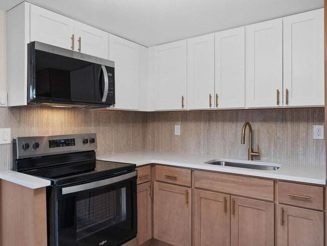 Building Photo - Secluded & Stunning: Move-In Ready 3-Bedroom Home with Bonus Rooms & Private Yard