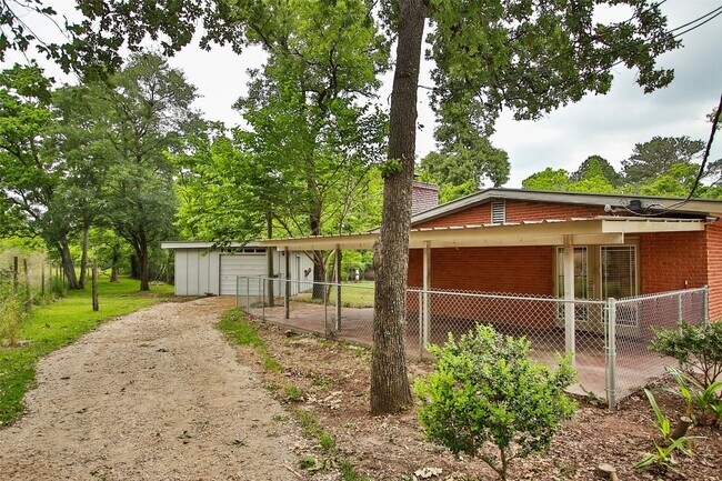 Building Photo - 30115 Misty Meadow Dr