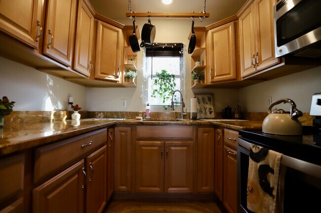 Building Photo - 14 Sterling Rd