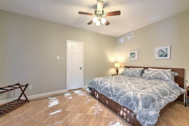 Building Photo - Completely remodeled and furnished Waterfr...