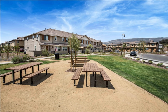 Building Photo - Large 2 Bedroom Townhome at The Village, L...