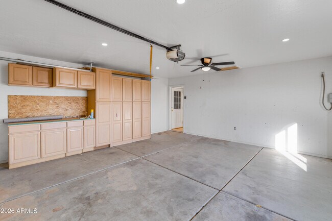 Building Photo - 33665 S Incline Dr