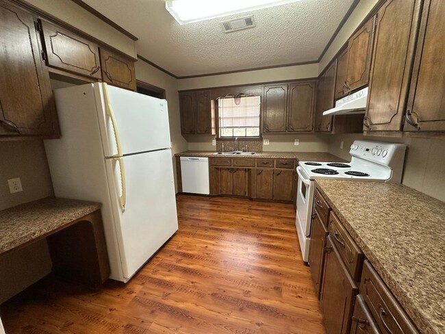 Building Photo - Come take a look at this 3-bedroom 2-bathroom home!