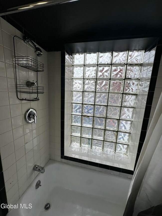 Building Photo - 612 Union St