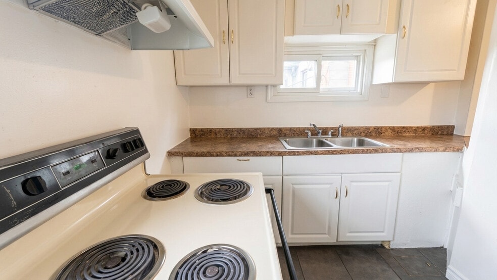 Building Photo - 5807 Hobart St