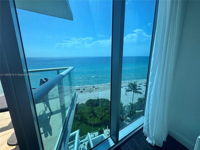Building Photo - 17001 Collins Ave