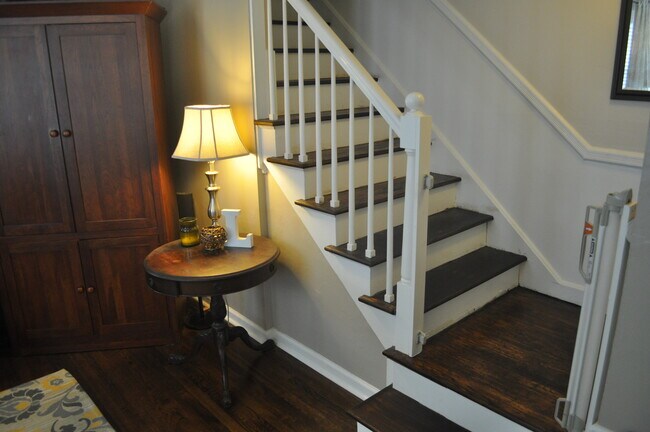 Building Photo - 107 S Iris St