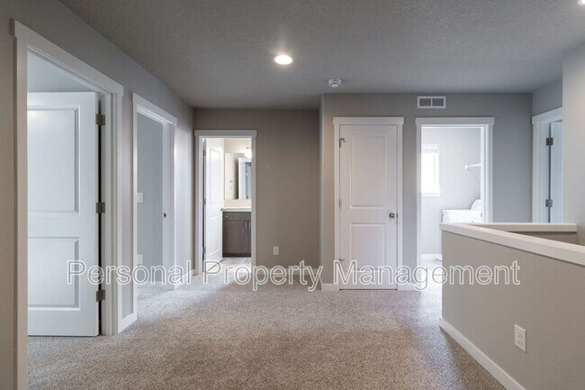 Building Photo - 4803 NE 37th Ct