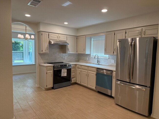 Building Photo - 3 Cimarron Dr