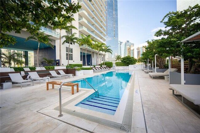 Building Photo - 1300 Brickell Bay Dr