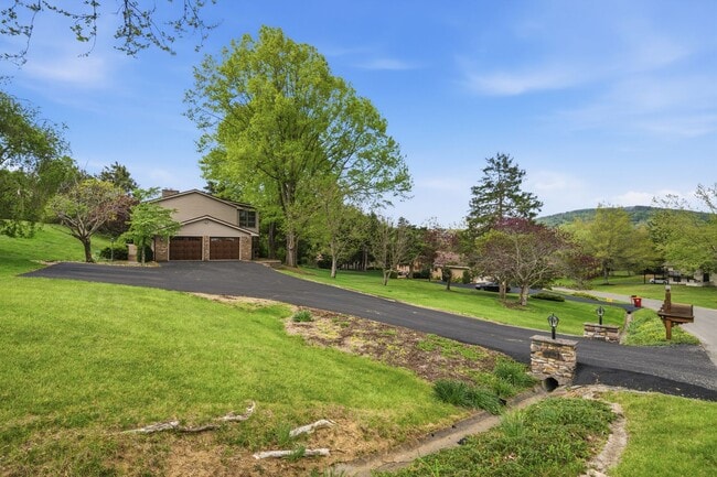 Building Photo - 1721 Plank Dr