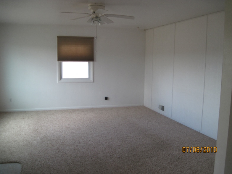 Building Photo - 1746 Alderson Ave