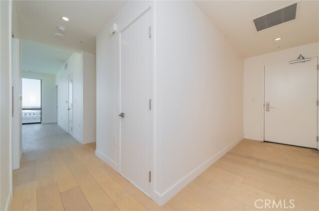 Building Photo - 400 S Broadway