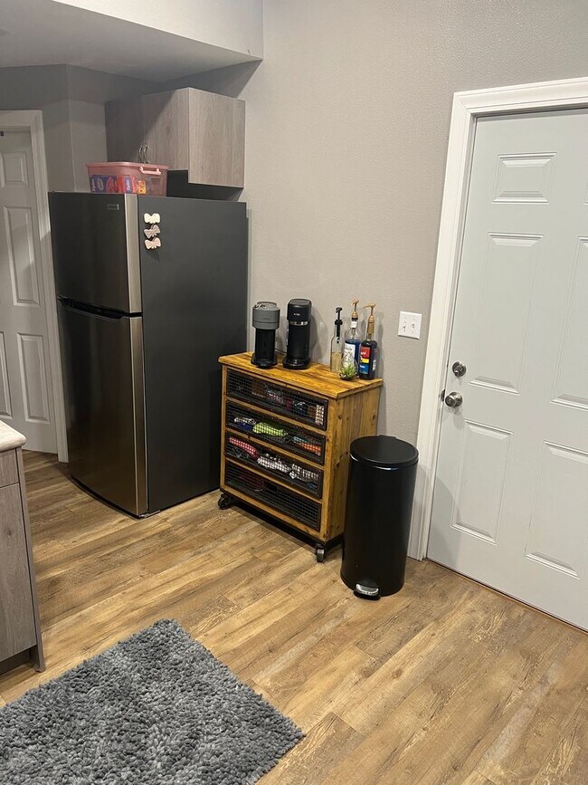 Building Photo - 205 8th Ave NW