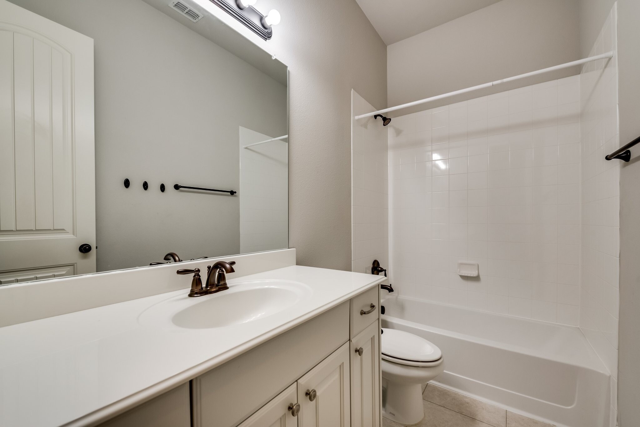 Building Photo - 923 Whitehall Dr