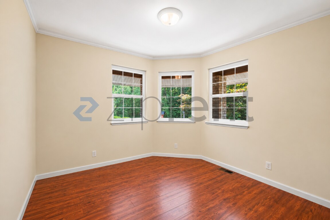 Building Photo - Unit