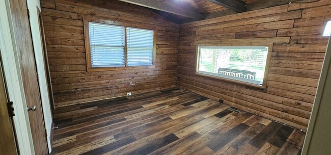 Building Photo - 7307 Rhodes Ln