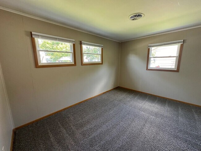Building Photo - 1711 Keith Dr NE