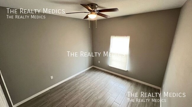 Building Photo - 1682 Waneta St SE