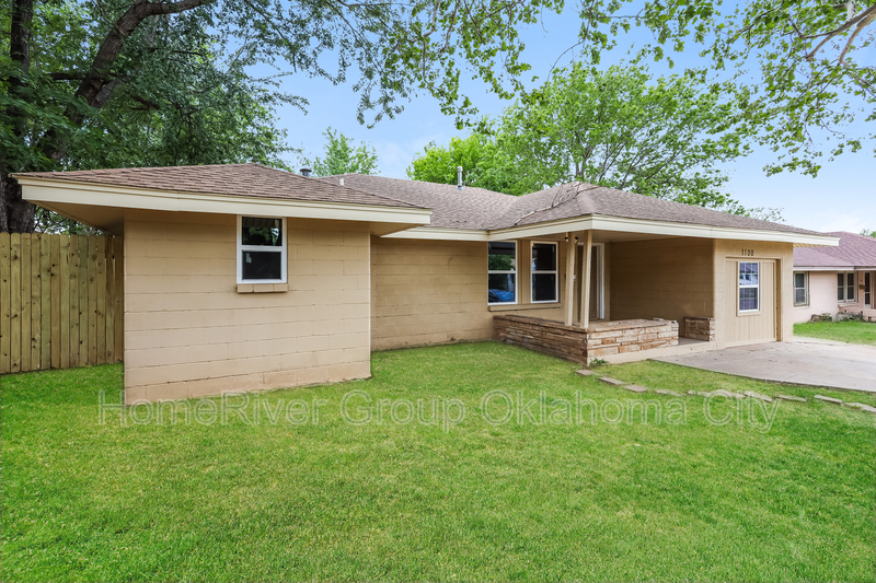 Building Photo - 1100 Locust Dr