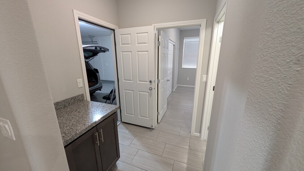 Building Photo - 653 Timberfalls Ln