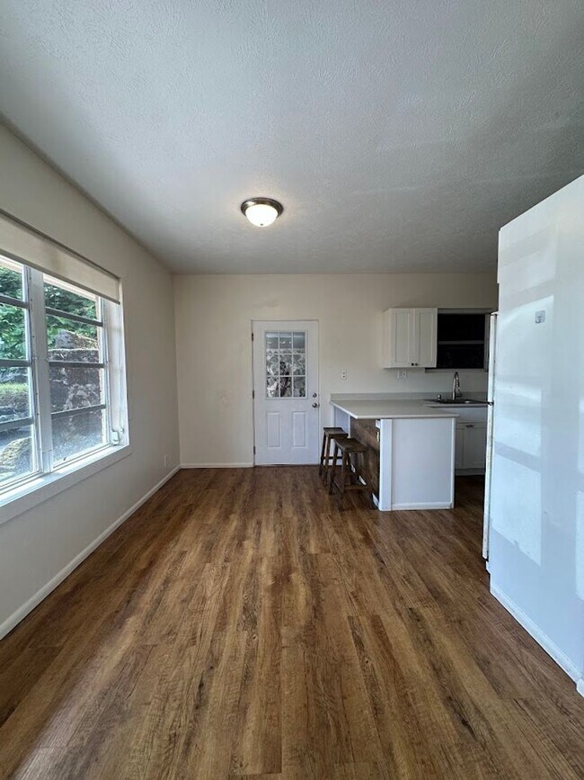 Building Photo - Nuuanu Pali Ground floor 3 bed, 1 ba including utilities and parking stall, pet negotiable