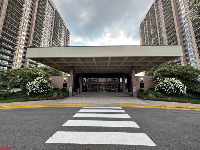Primary Photo - Bright And Spacious 2 Bed 1.5 Bath Condo W...