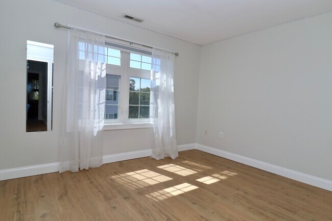 Building Photo - 45 Harbor View Ln