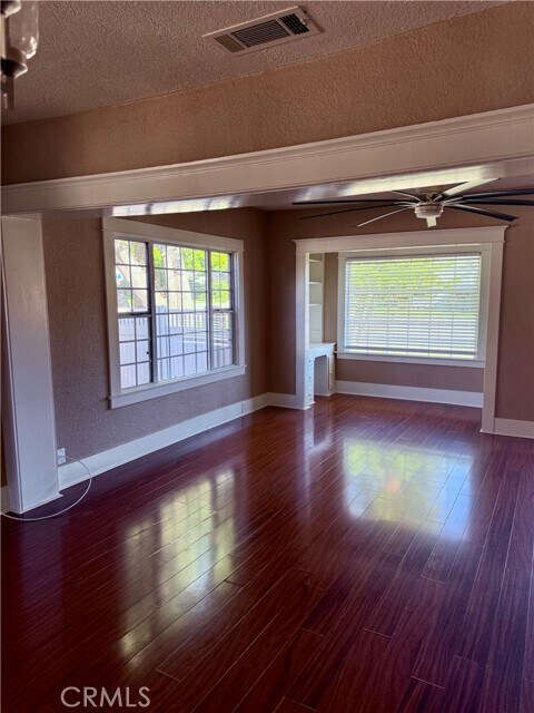 Building Photo - 119 N Cullen Ave