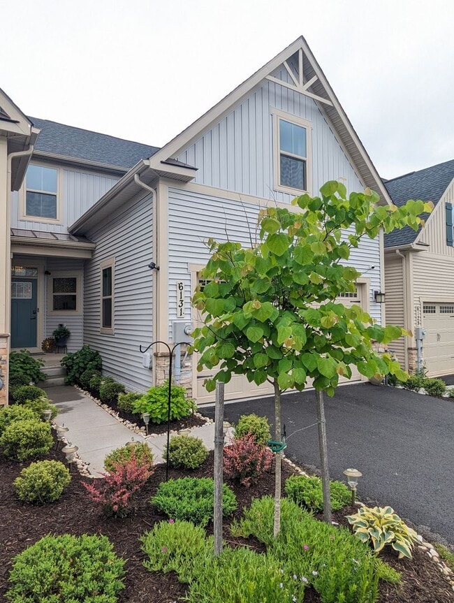 Building Photo - Stunning villa in the Harrison Terrace com...