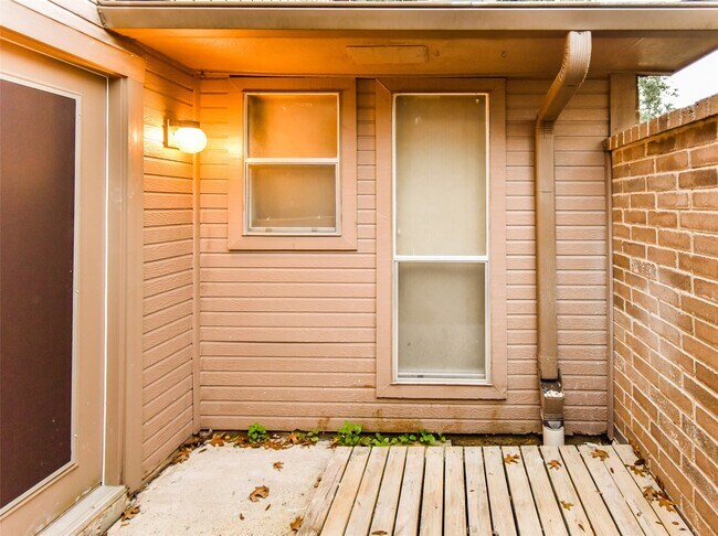 Building Photo - 3530 Santa Rosa Ln