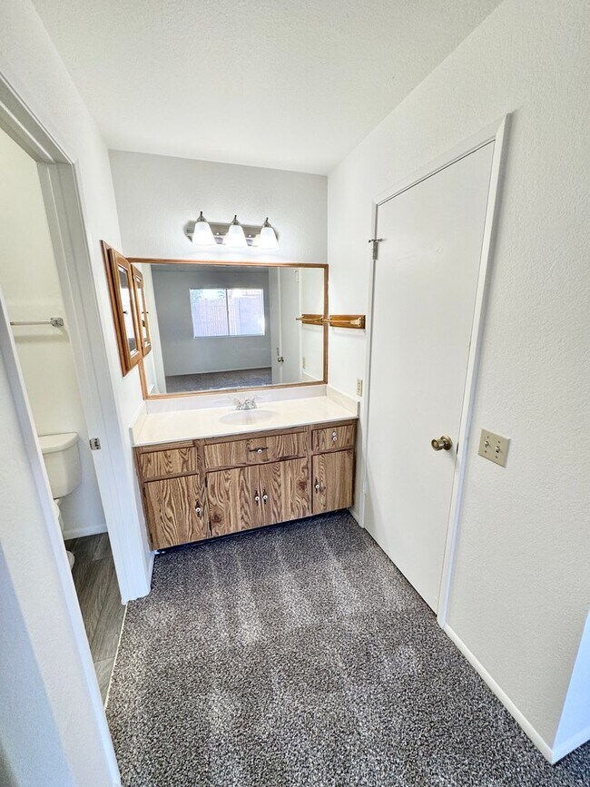 Building Photo - 2 Bedroom/2 Bath Home! Has Backyard, One Car Garage, NO HOA!