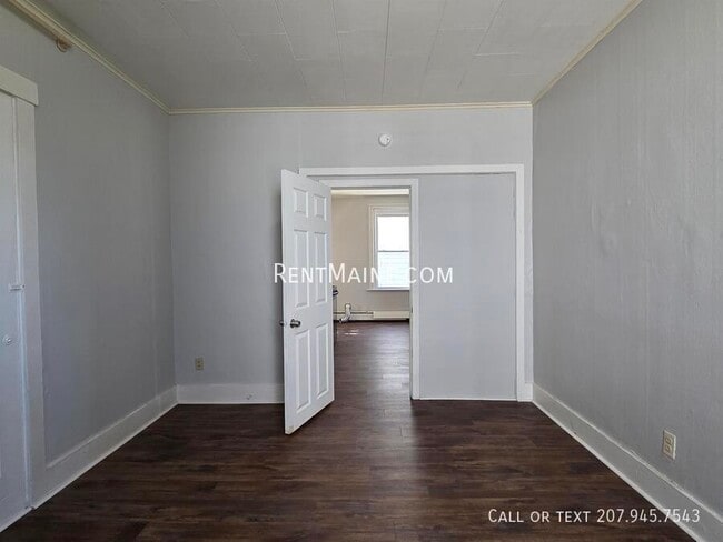 Building Photo - 139 Oak St