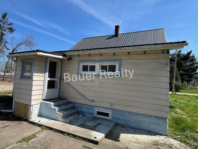 Building Photo - Renovated Three Bedroom Home