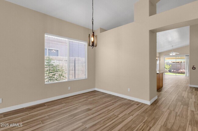 Building Photo - 3261 W Ross Dr