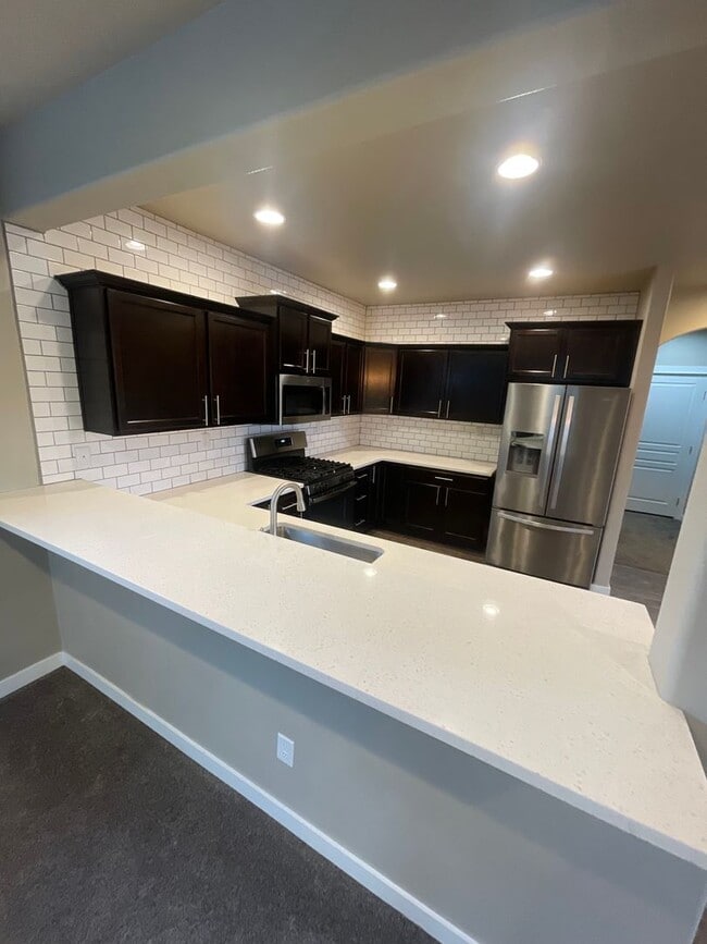 Building Photo - Beautiful 3 Bedroom on Large Corner Lot!