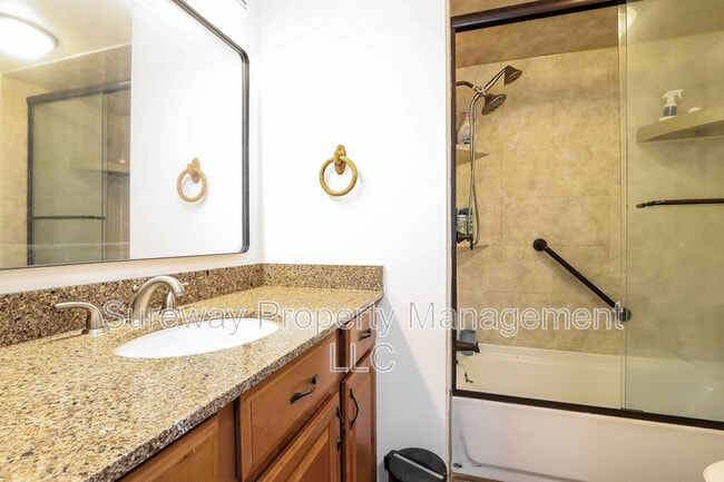 Building Photo - 408 Rosewood Ave