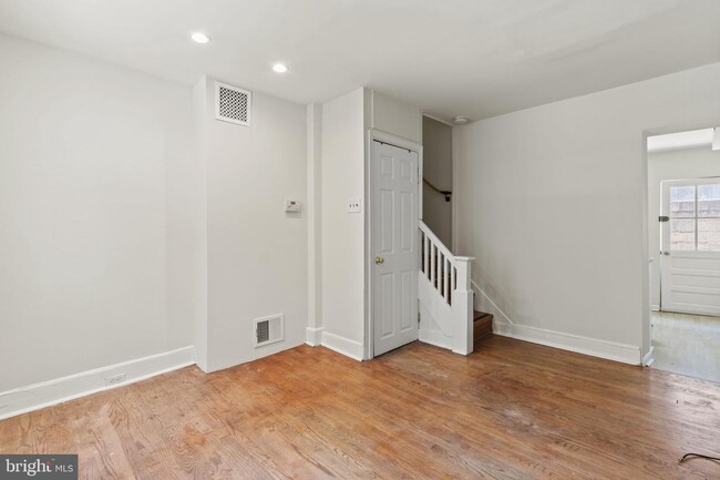 Building Photo - 720 S Percy St