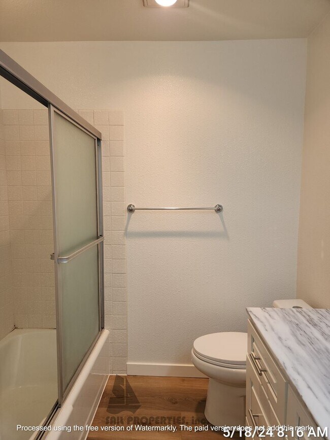 Building Photo - Welcome to this stunning 4-bedroom, 3-bath...