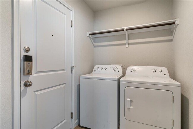 Building Photo - 8205 Cottage Rose Dr