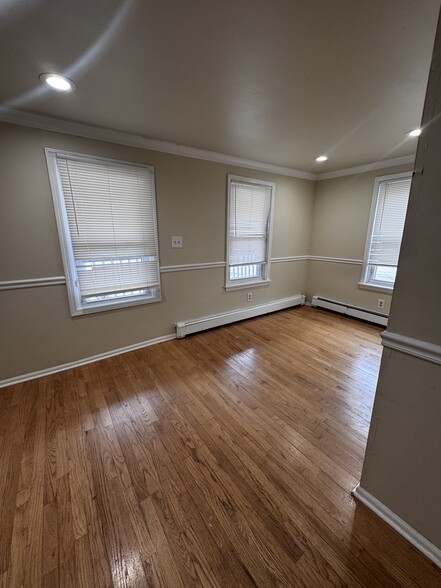 Room 1 - 410 Washtenaw Ave