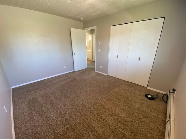 Building Photo - 1103 Karluk St
