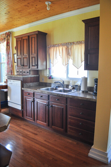 Kitchen - 7502 Borden Rd