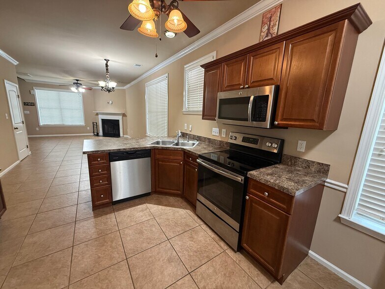 Building Photo - 2343 Ridgemont Dr