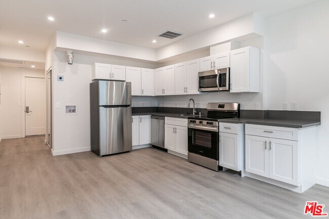 Building Photo - 1227 N Berendo St