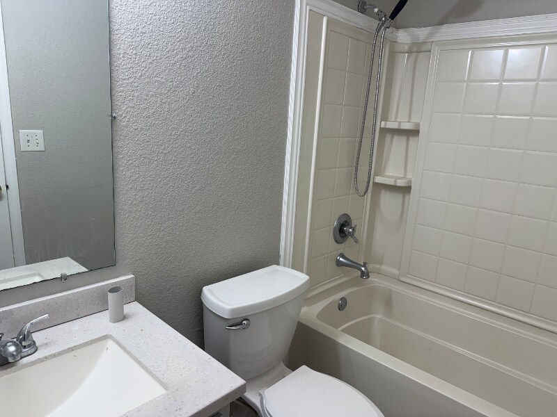 Building Photo - 18030 Sanibel Cir